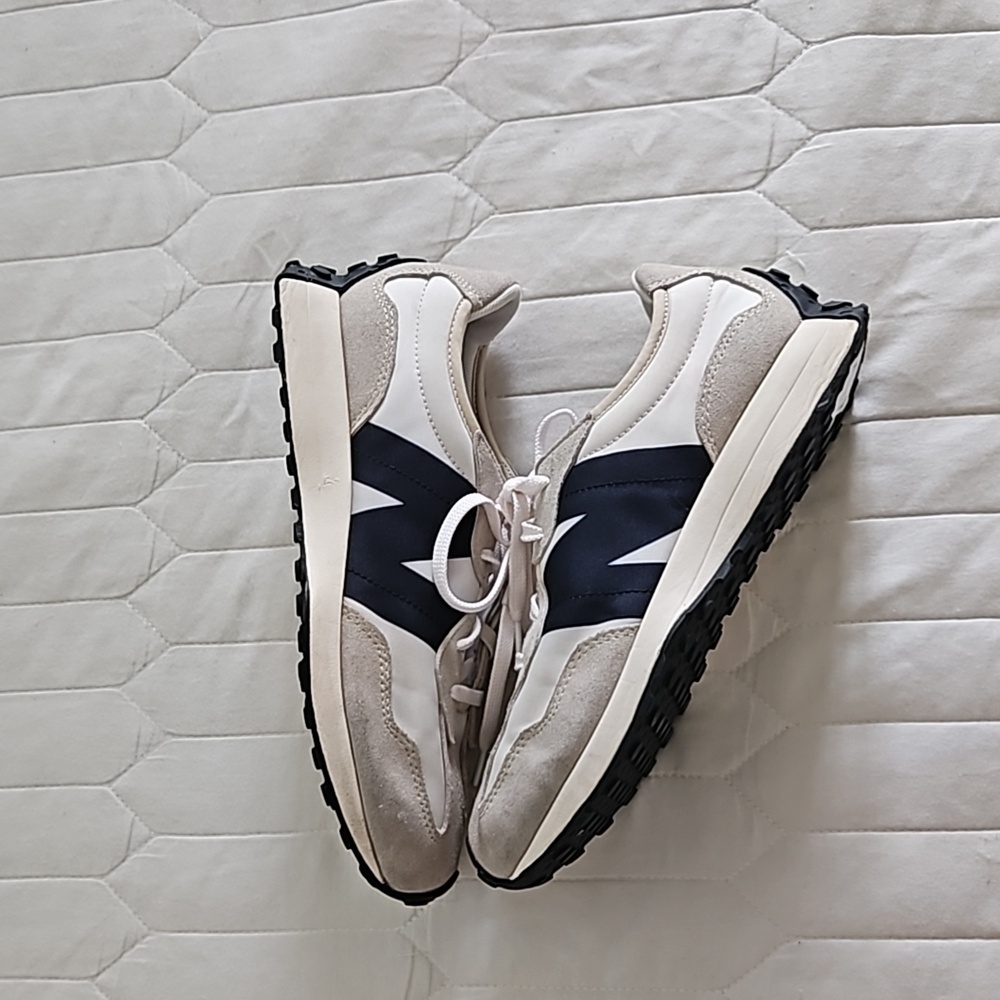 New Balance 327 size 5.5 - Picture 2 of 6